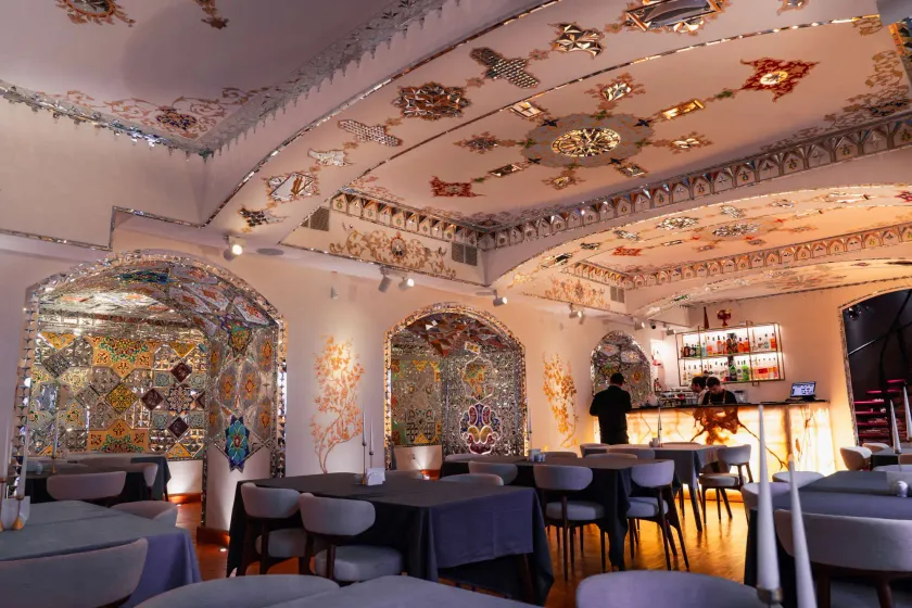 Rostam Palace hall